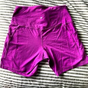 LULULEMON ALIGN™ HIGH-RISE SHORT WITH POCKETS 6"
Vivid Plum
Size: 10